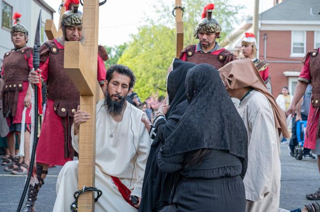 Stattions of the cross 9